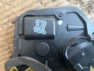 bontott TOYOTA COROLLA Bal hátsó Ajtózár