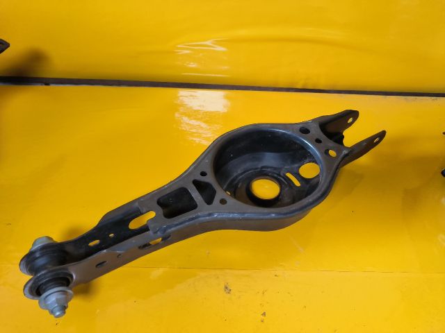 bontott TOYOTA COROLLA Bal hátsó Alsó Lengőkar
