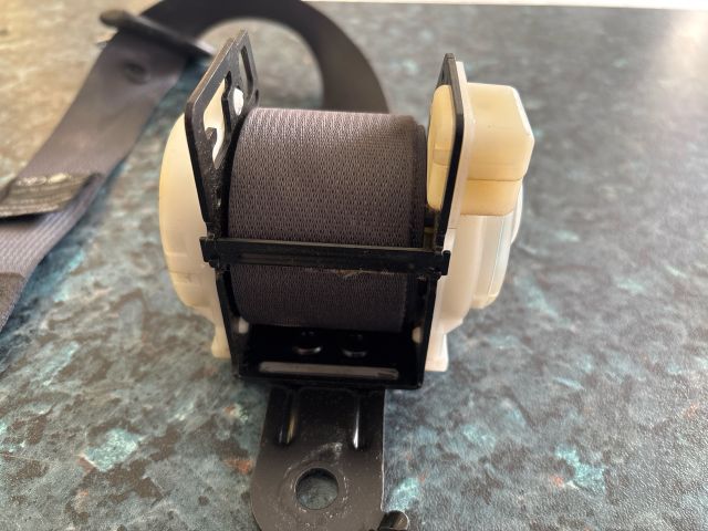 bontott TOYOTA COROLLA Bal hátsó Biztonsági Öv