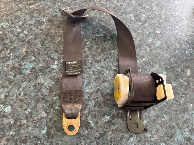 bontott TOYOTA COROLLA Bal hátsó Biztonsági Öv