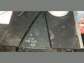 bontott TOYOTA COROLLA Bal hátsó Fixüveg (Ajtóban)