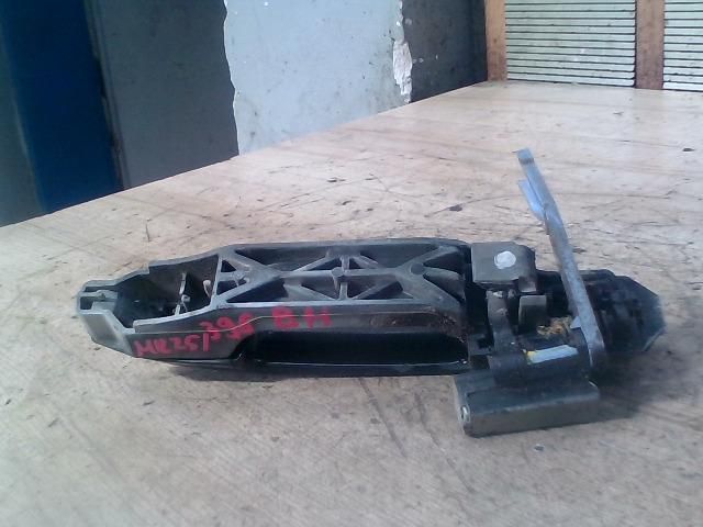 bontott TOYOTA COROLLA Bal hátsó Külső Kilincs