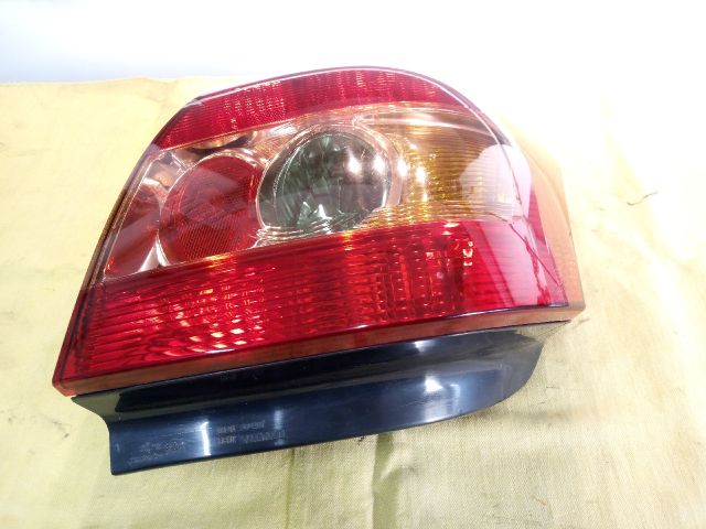 bontott TOYOTA COROLLA Bal Hátsó Lámpa