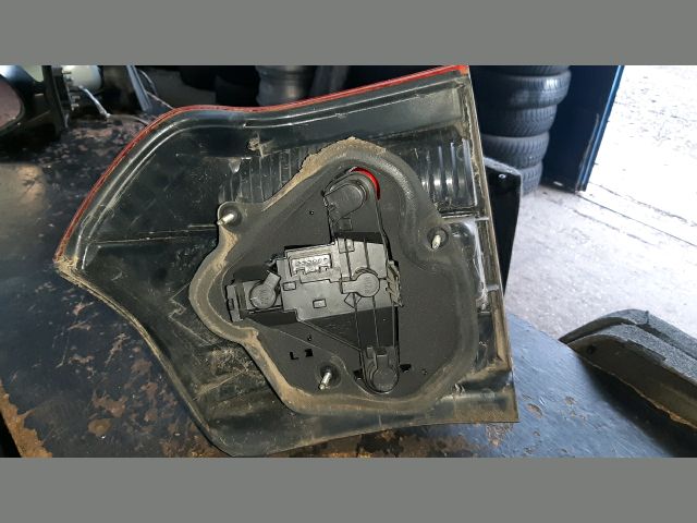 bontott TOYOTA COROLLA Bal Hátsó Lámpa