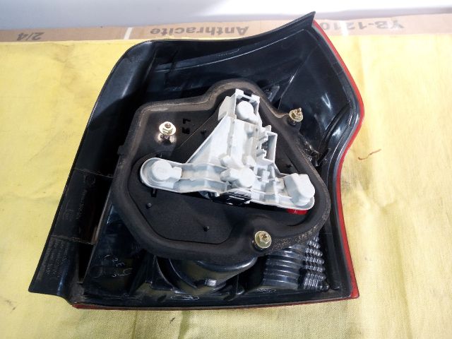 bontott TOYOTA COROLLA Bal Hátsó Lámpa