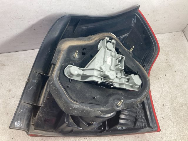 bontott TOYOTA COROLLA Bal Hátsó Lámpa