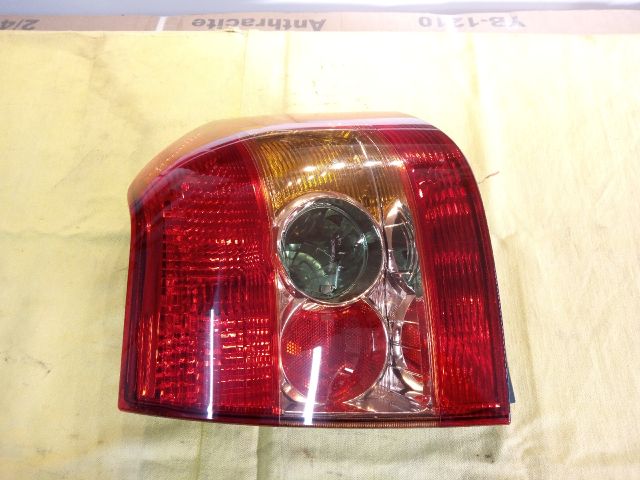 bontott TOYOTA COROLLA Bal Hátsó Lámpa