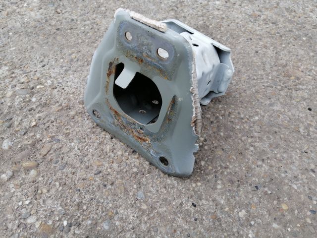 bontott TOYOTA COROLLA Bal hátsó Lökhárító Merevítő (Fém)