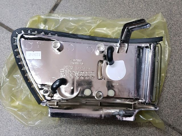 bontott TOYOTA COROLLA Bal Helyzetjelző