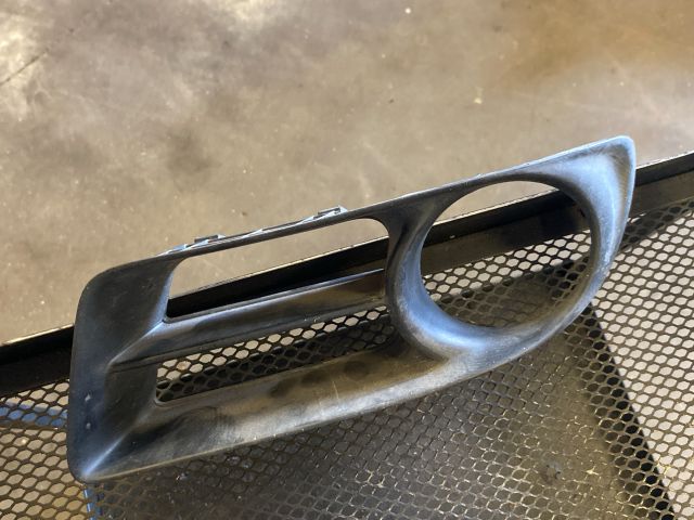 bontott TOYOTA COROLLA Bal Ködlámpa Rács