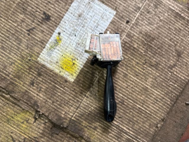 bontott TOYOTA COROLLA Bal Kormánykapcsoló Irányjelző