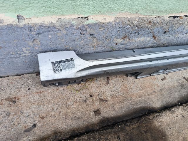 bontott TOYOTA COROLLA Bal Küszöb