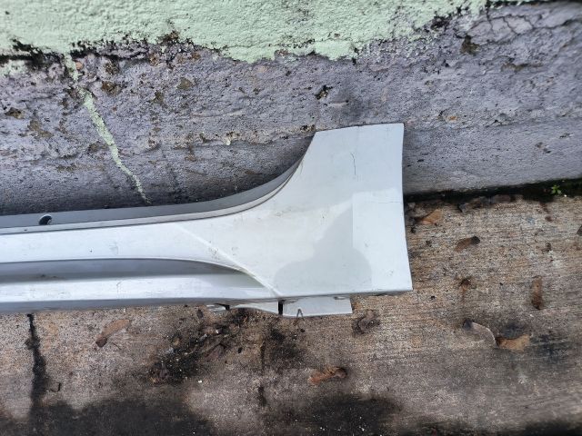 bontott TOYOTA COROLLA Bal Küszöb