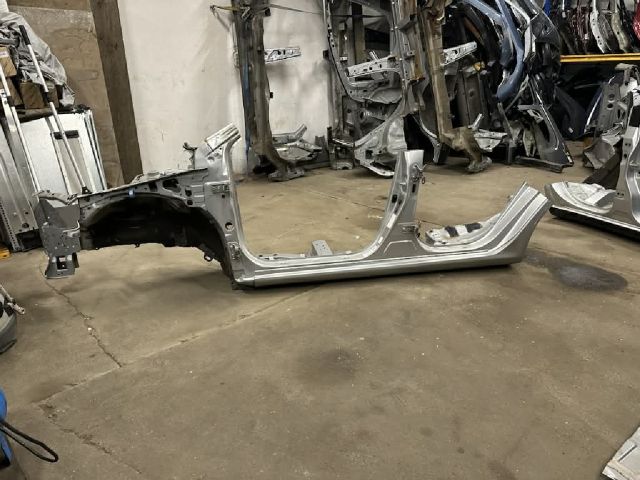 bontott TOYOTA COROLLA Bal Küszöb