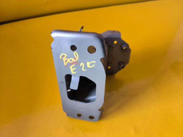 bontott TOYOTA COROLLA Bal Lökhárító Tartó Nyúlványvég