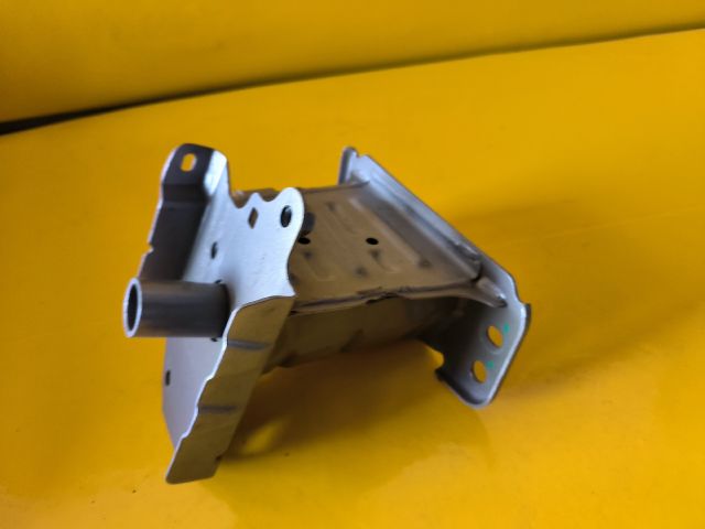 bontott TOYOTA COROLLA Bal Lökhárító Tartó Nyúlványvég