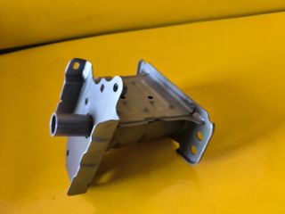 bontott TOYOTA COROLLA Bal Lökhárító Tartó Nyúlványvég