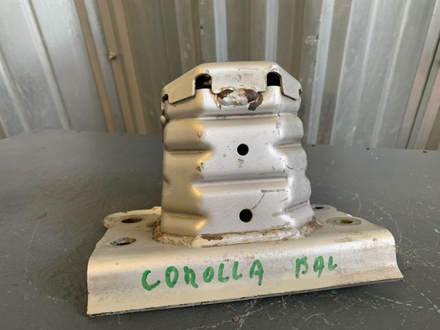 bontott TOYOTA COROLLA Bal Lökhárító Tartó Nyúlványvég