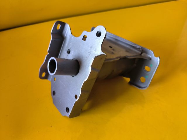 bontott TOYOTA COROLLA Bal Lökhárító Tartó Nyúlványvég