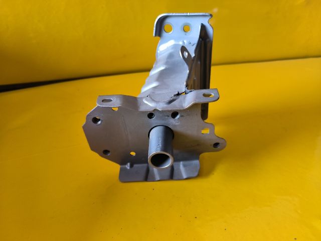 bontott TOYOTA COROLLA Bal Lökhárító Tartó Nyúlványvég