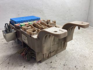 bontott TOYOTA COROLLA Biztosítéktábla Doboz