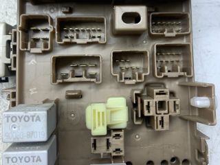 bontott TOYOTA COROLLA Biztosítéktábla Doboz