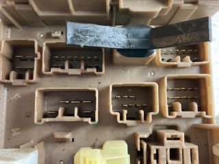 bontott TOYOTA COROLLA Biztosítéktábla Doboz