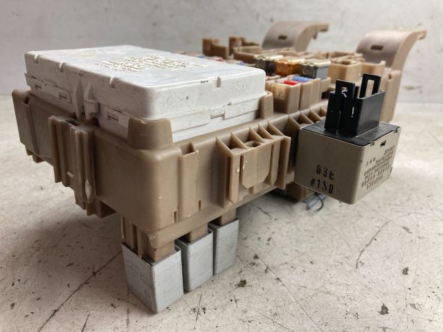 bontott TOYOTA COROLLA Biztosítéktábla Doboz