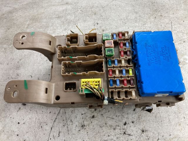 bontott TOYOTA COROLLA Biztosítéktábla Doboz