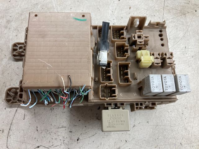 bontott TOYOTA COROLLA Biztosítéktábla Doboz