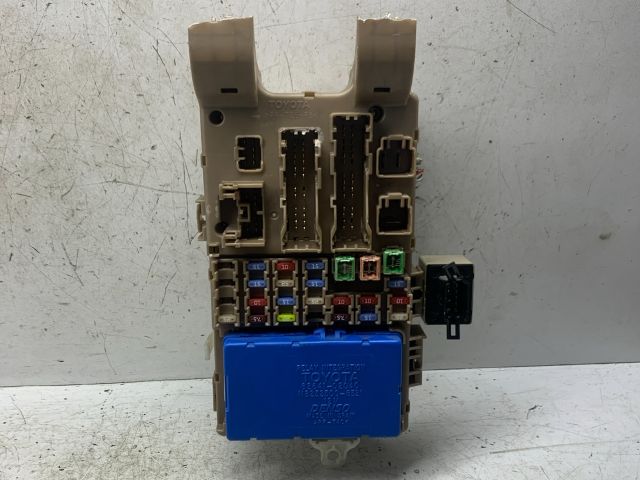 bontott TOYOTA COROLLA Biztosítéktábla Doboz