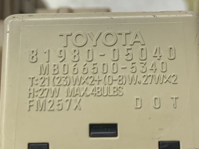 bontott TOYOTA COROLLA Biztosítéktábla Doboz