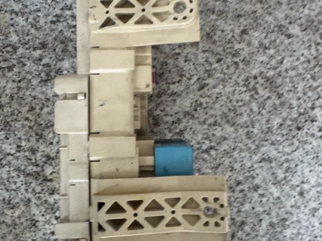 bontott TOYOTA COROLLA Biztosítéktábla Utastér