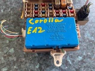 bontott TOYOTA COROLLA Biztosítéktábla Utastér