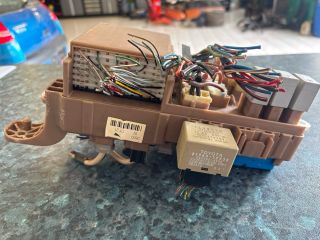 bontott TOYOTA COROLLA Biztosítéktábla Utastér