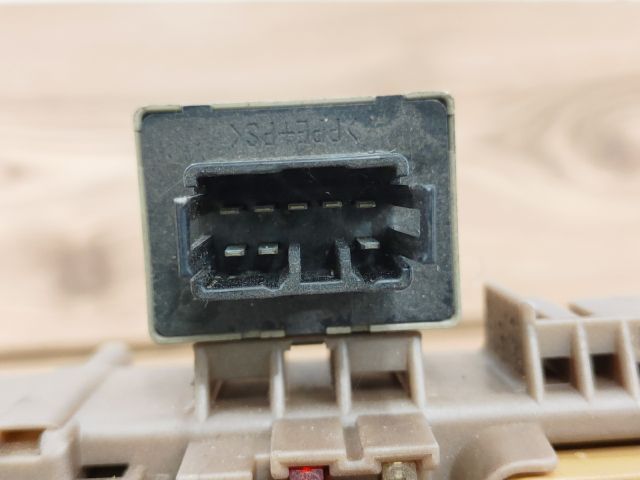 bontott TOYOTA COROLLA Biztosítéktábla Utastér