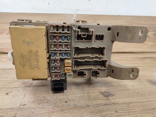 bontott TOYOTA COROLLA Biztosítéktábla Utastér