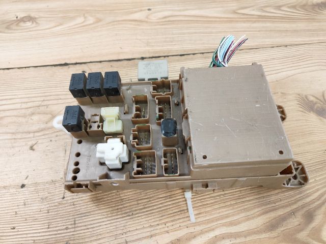 bontott TOYOTA COROLLA Biztosítéktábla Utastér