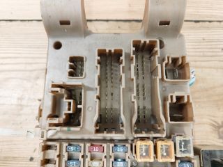 bontott TOYOTA COROLLA Biztosítéktábla Utastér