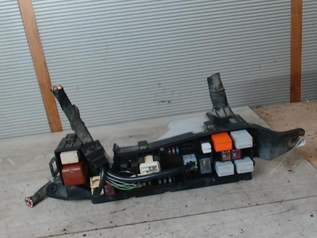 bontott TOYOTA COROLLA Biztosítéktábla Utastér