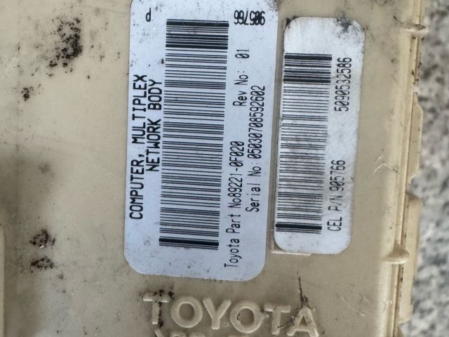 bontott TOYOTA COROLLA Biztosítéktábla Utastér