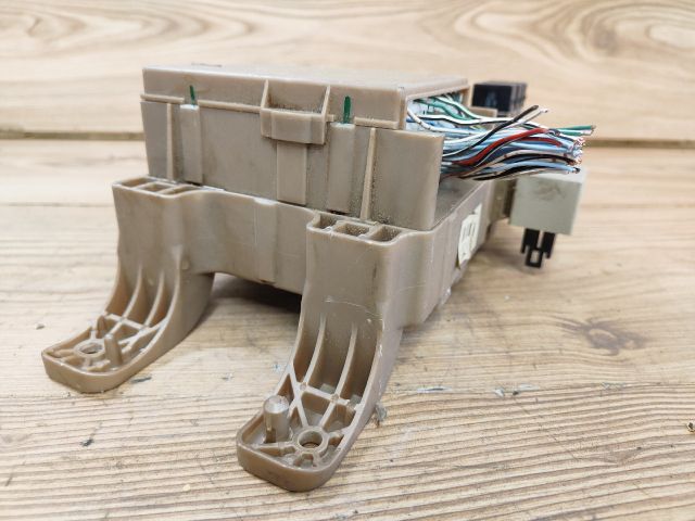 bontott TOYOTA COROLLA Biztosítéktábla Utastér