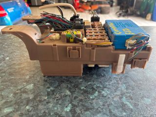 bontott TOYOTA COROLLA Biztosítéktábla Utastér