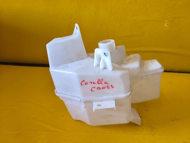 bontott TOYOTA COROLLA Cross Ablakmosó Tartály