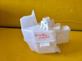 bontott TOYOTA COROLLA Cross Ablakmosó Tartály