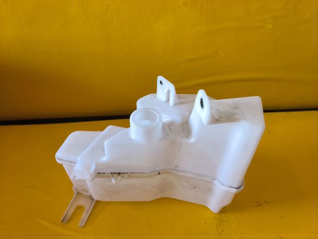 bontott TOYOTA COROLLA Cross Ablakmosó Tartály