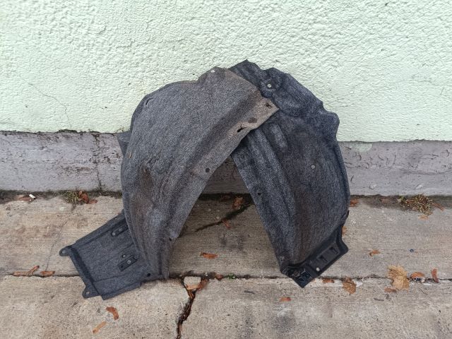 bontott TOYOTA COROLLA Cross Bal első Első Dobbetét (Kerékjárati, Műanyag)