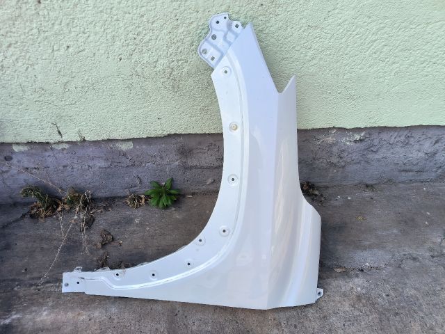 bontott TOYOTA COROLLA Cross Bal első Sárvédő