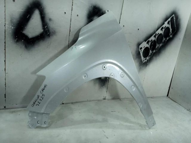 bontott TOYOTA COROLLA Cross Bal első Sárvédő