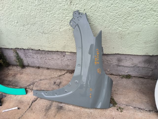 bontott TOYOTA COROLLA Cross Bal első Sárvédő